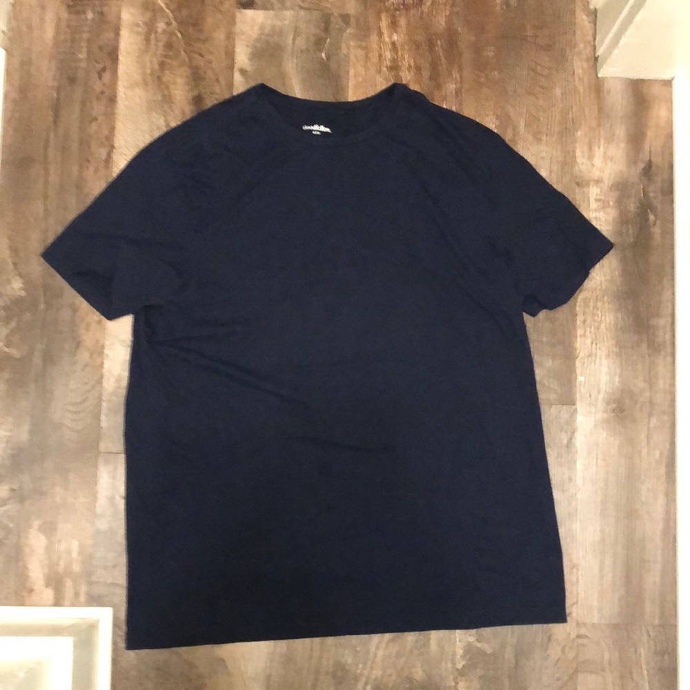 Men’s large medium navy blue tshirt